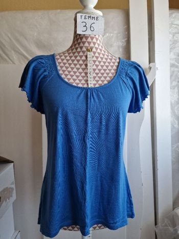 Tee-shirt, façon blouse, bleu,en modal &coton, en très très bon état, longueur 57cm, marque Women on