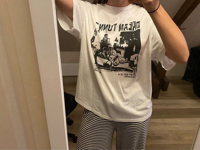 t-shirt blanc, à dessins noirs - photo numéro 3