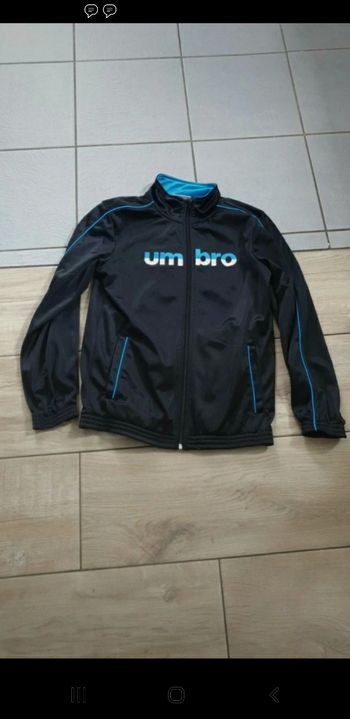 Veste de survêtement umbro 14 ans comme neuve