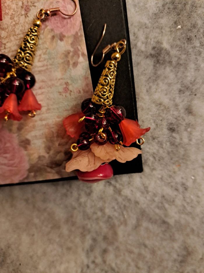 Boucles d'oreilles pendante rouge et doré - photo numéro 7