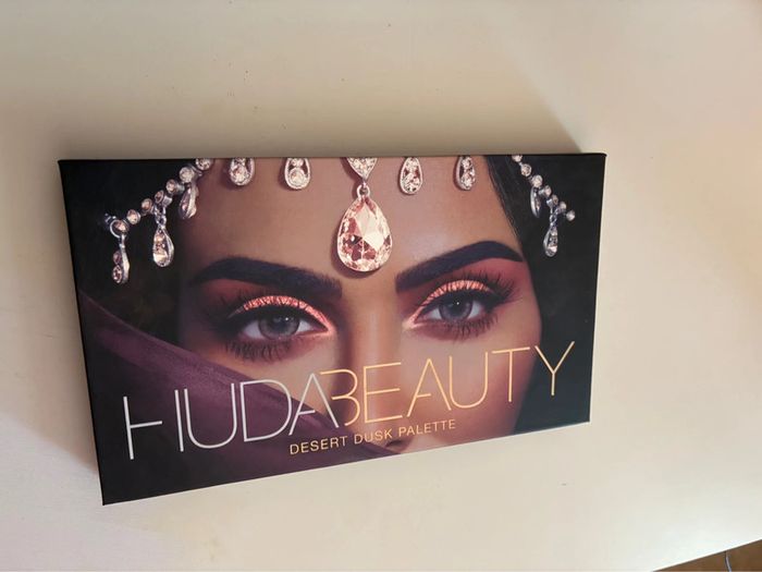 Palette Desert Dusk, 18 fards, Huda Beauty. - photo numéro 9