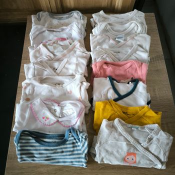 Bodies manches longues taille 3 mois