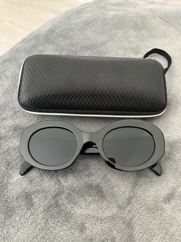 Lunette de soleil noire - photo numéro 3
