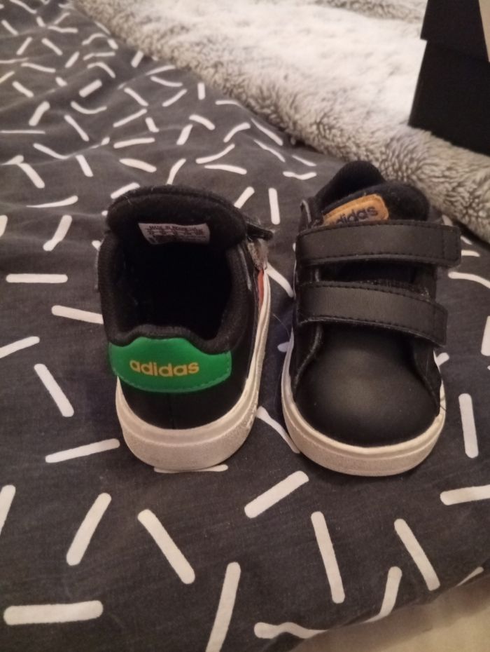 Basket adidas taille 19 - photo numéro 3