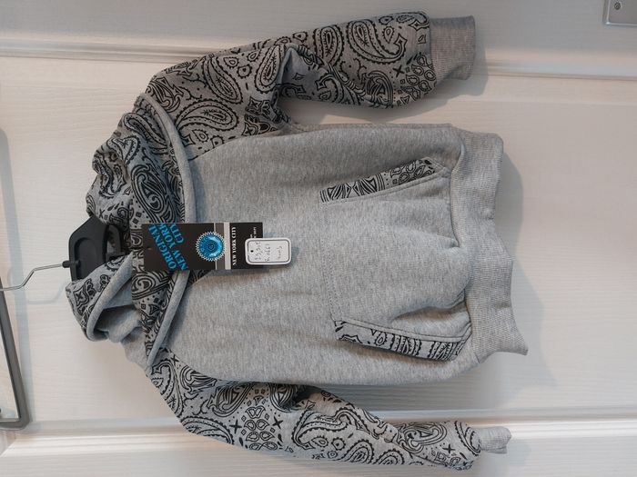 survêtement jogging gris et noir 4 ans
