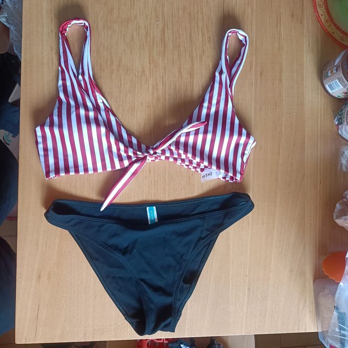 Haut Shein taille S et bas Réard taille 38 maillot de bain