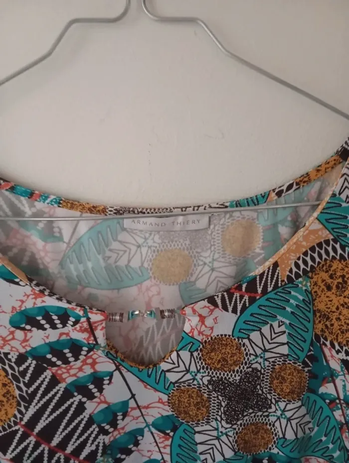 Blouse Armand Thiery fleurie taille 3 ou 44 - photo numéro 3