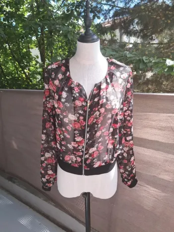 Veste à fleur transparente