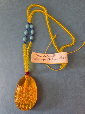 Collier pendentif bouddha cire d' Abeille