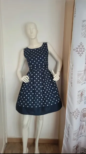Robe rockabilly marine à pois blancs