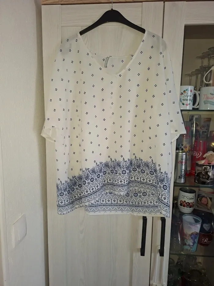 Tunique légère blanche motifs bleus