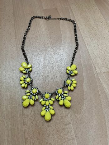 Collier jaune