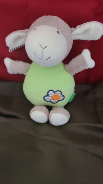 doudou musical mouton vert fleur ventre