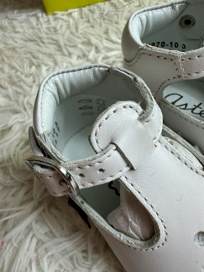 Paire de chaussures blanches aster taille 17 - photo numéro 4