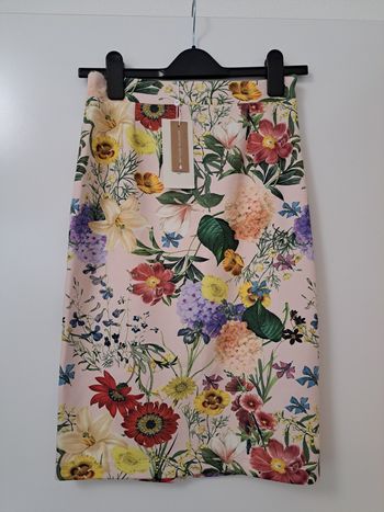 Jupe crayon motif feuri t.38 neuve