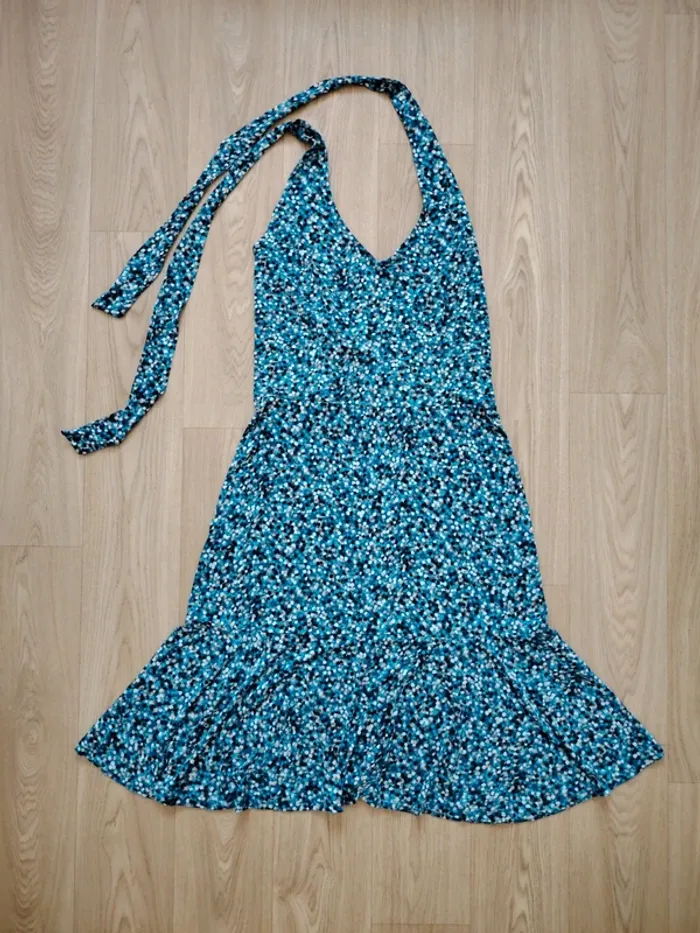 Robe courte dos nu