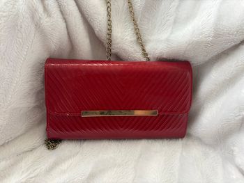 Pochette avec chaîne dorée