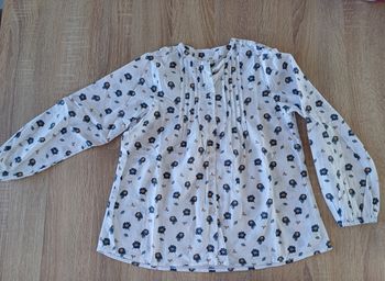 Chemise fille, Blanche Avec des fleurs bleues Taille 7-8 ans