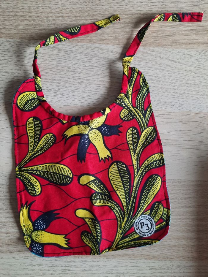 Bavoir artisanal et écologique neuf + pochette - photo numéro 2