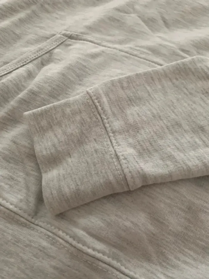 Sweat à capuche gris clair basique – très bon état, taille M - photo numéro 6