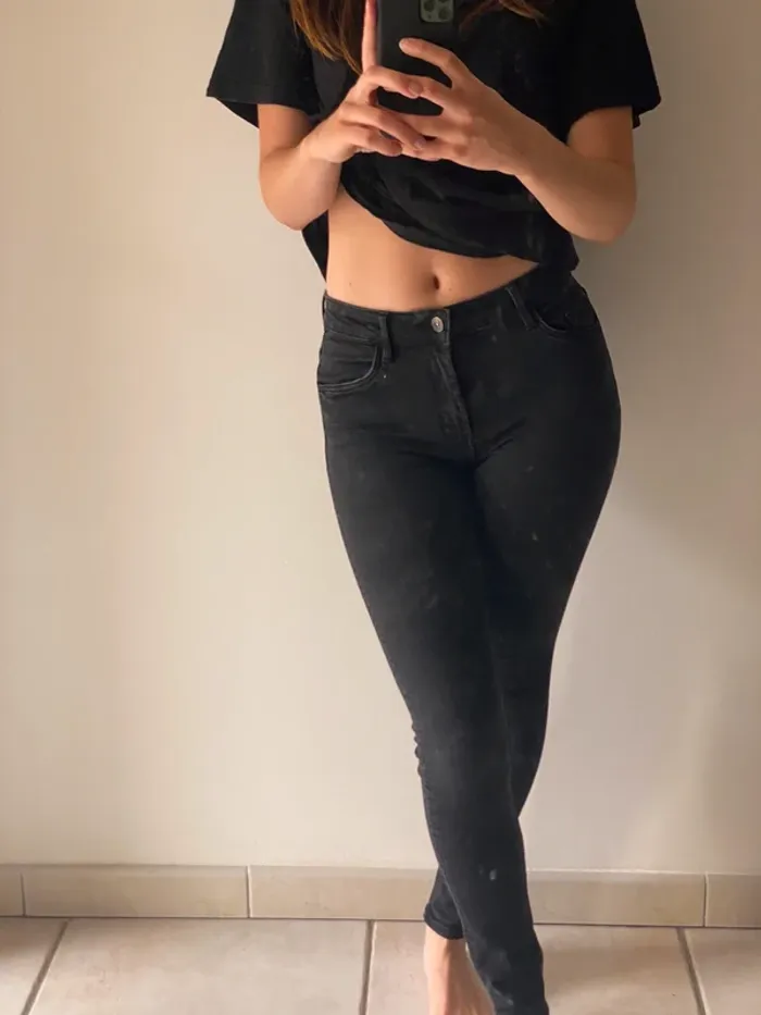 Pantalon noire - photo numéro 2