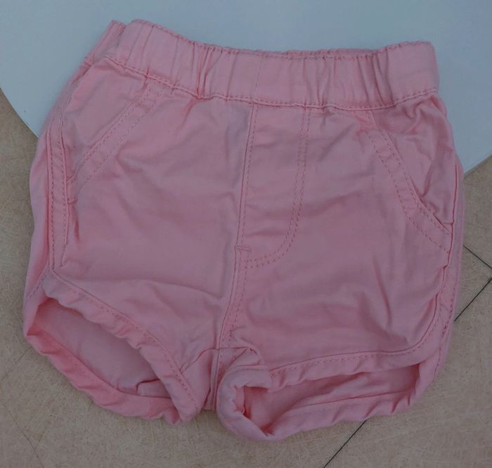 Short fille