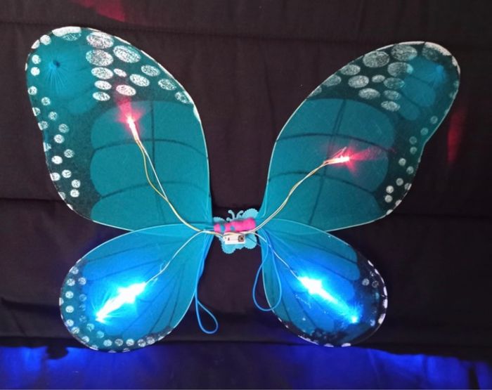 Déguisement papillon bleu à LED - photo numéro 5