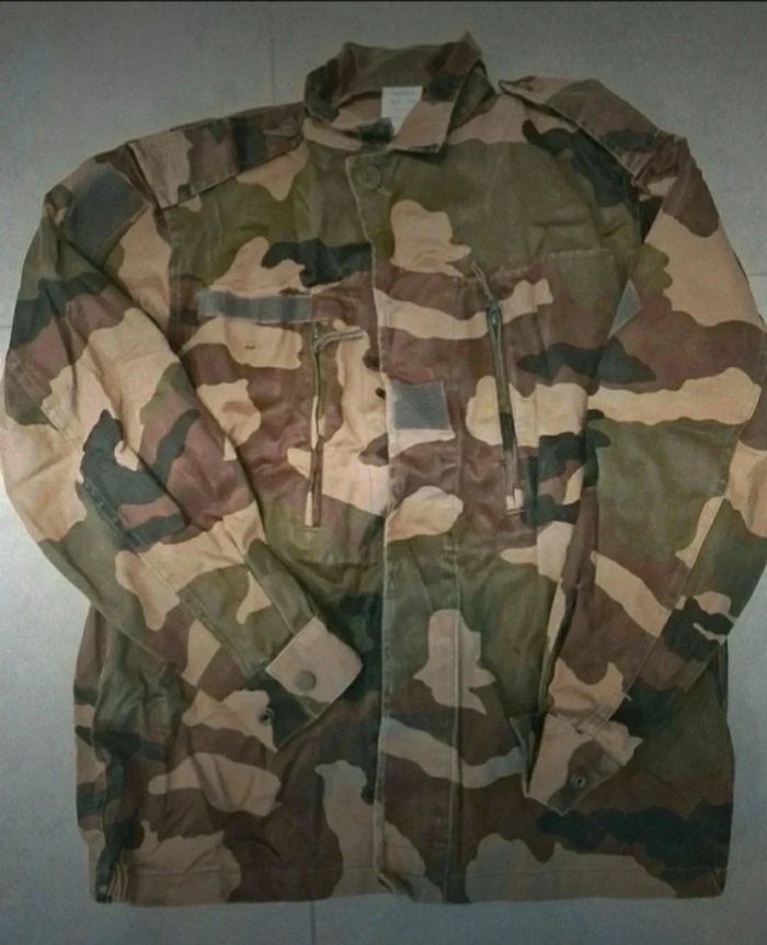 Veste militaire armée camouflage taille M Seyntex Deguisement carnaval  Très bon état  Envoi rapide