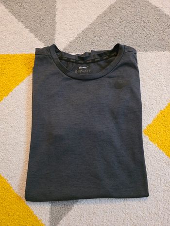 Tee-shirt Nike couleur gris foncé Taille S