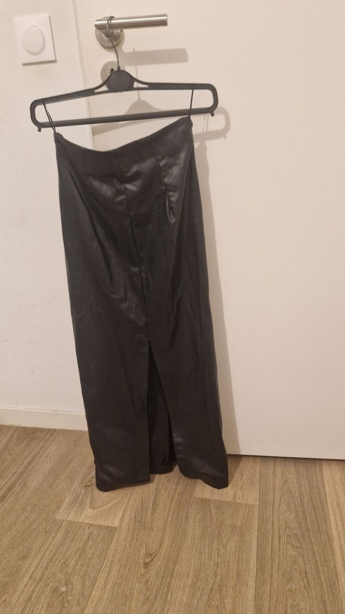 Jupe noire - photo numéro 2