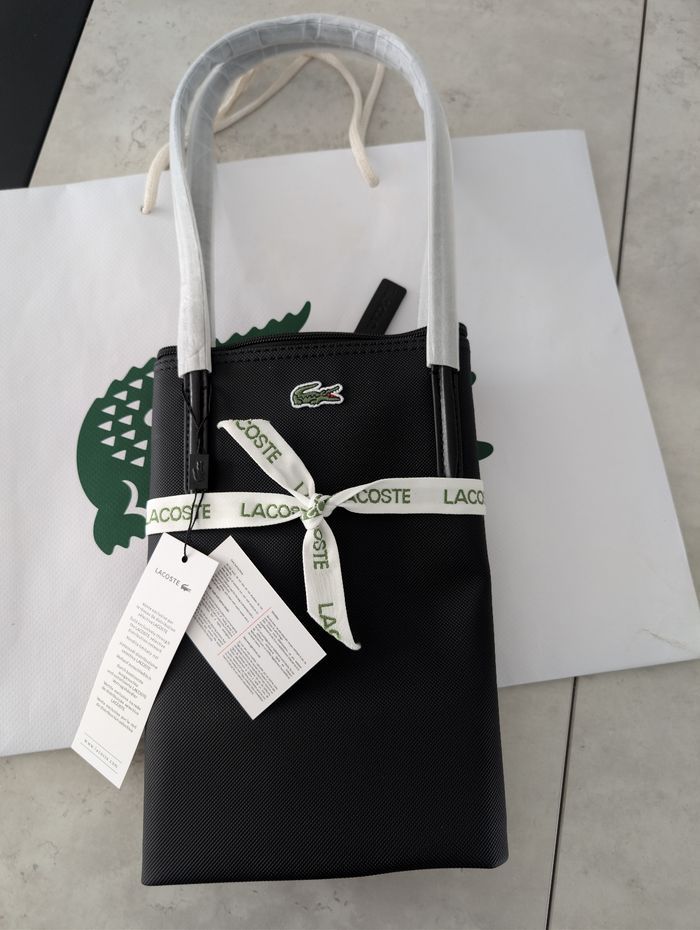 Vende magnifique sac Lacoste neuf de grand taille L avec étiquette