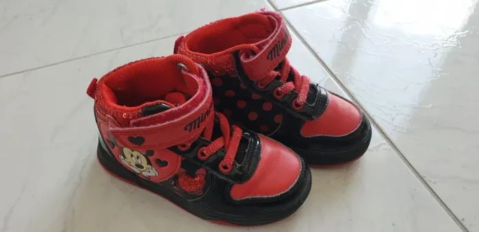 Basket Minnie taille 24