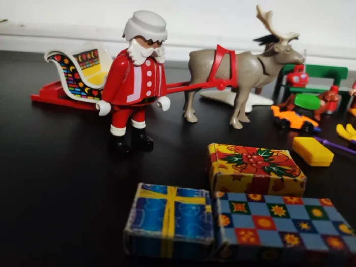 Playmobil Traineau du père noël et sports d'hiver - photo numéro 2