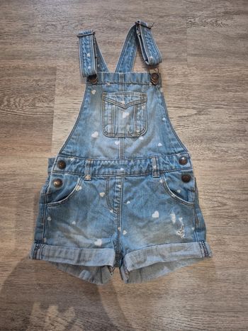 Salopette short en jean avec coeurs