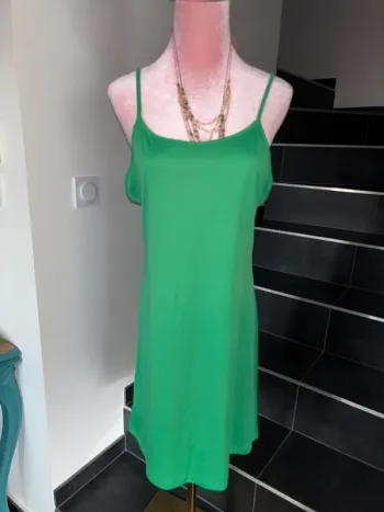 Robe 👗 bretelles t L verte fluide