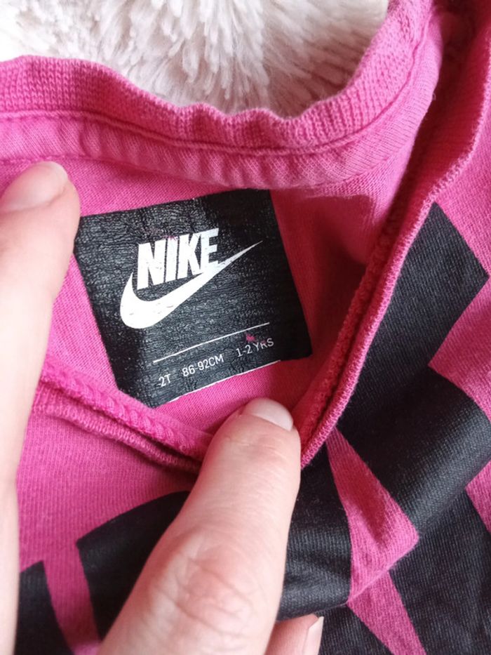 Tshirt Nike 2 ans rose 🔄 - photo numéro 3
