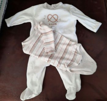 Lot bodie et pyjama 3 mois
