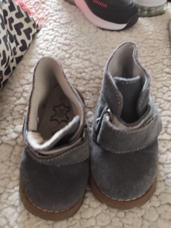 Chaussure bébé taille 21 neuve 