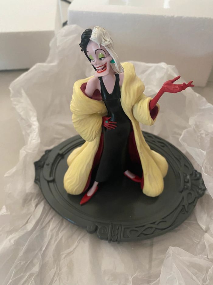 Figurine disney cruella