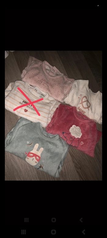 4 pyjamas. Taille 1mois