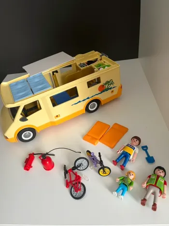 Camping car Playmobil 3647 complet avec boîte