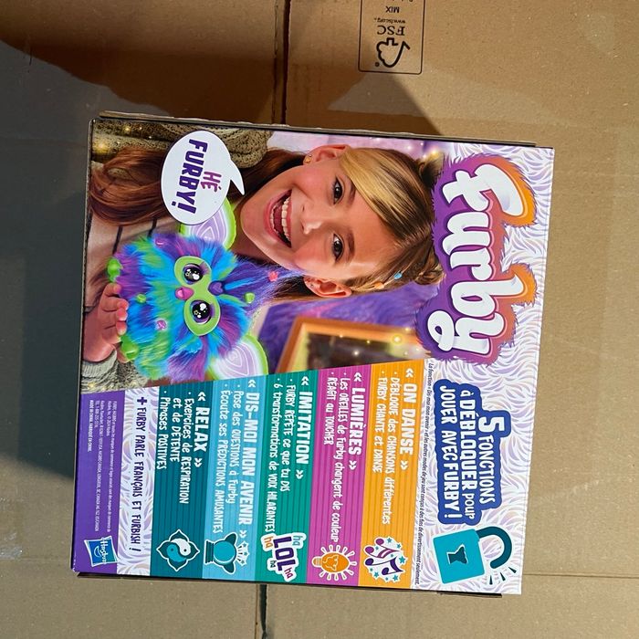 Furby Galaxie Aurore , peluche interactive brille dans le noir - photo numéro 5