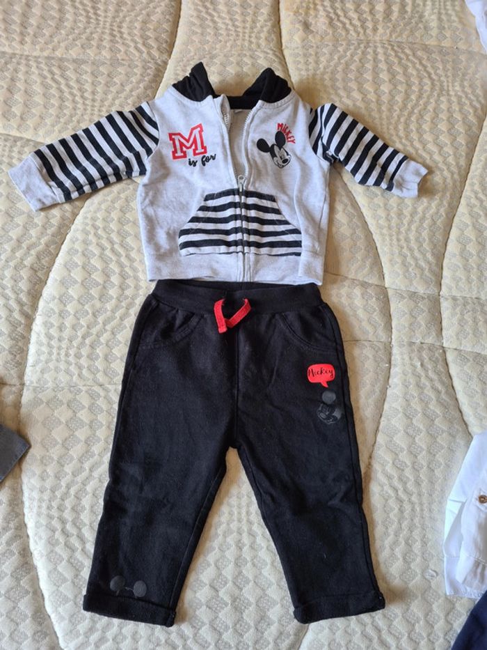 Ensemble joggin veste + pantalon TBE 12 mois Disney Mickey