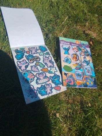 Livre autocollant Disney Stitch