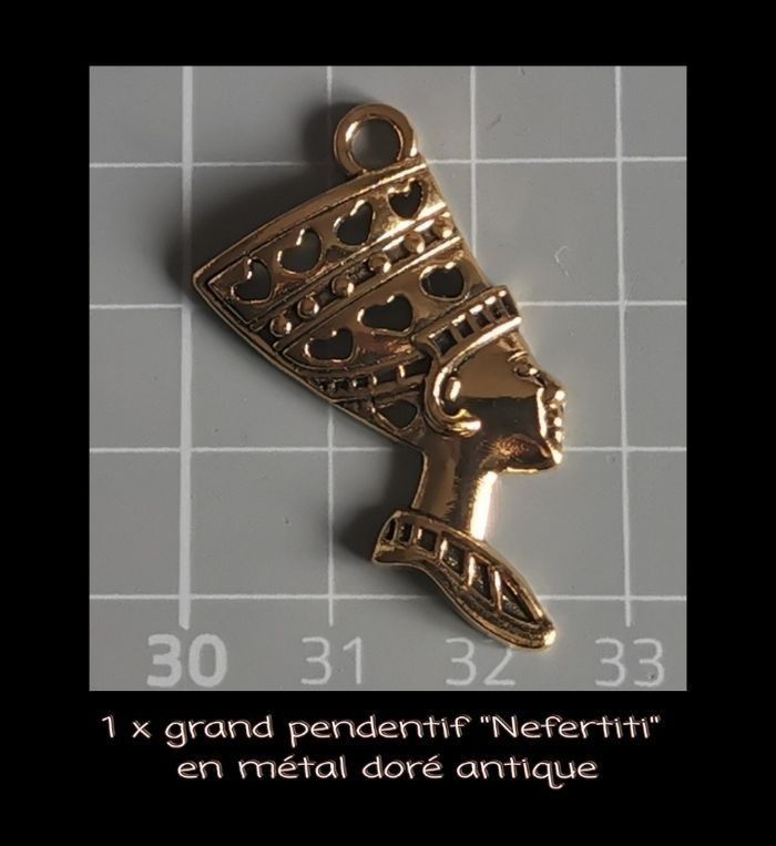 1 x grand pendentif "Nefertiti" en métal doré antique