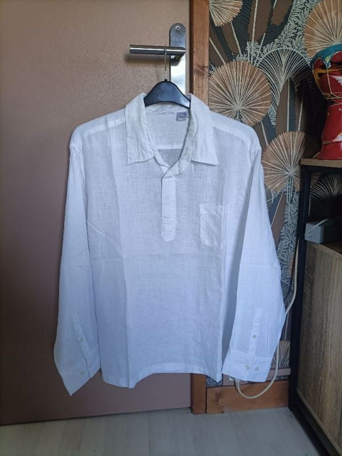 Chemisier blanc avec poche et bouton