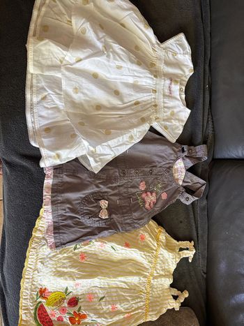 Lot de 3 robes en 18 mois