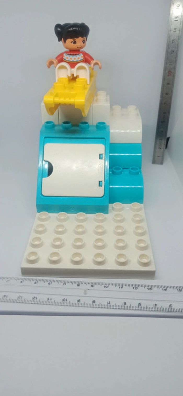 Décor paysage de neige avec luge et enfant lego duplo - photo numéro 3