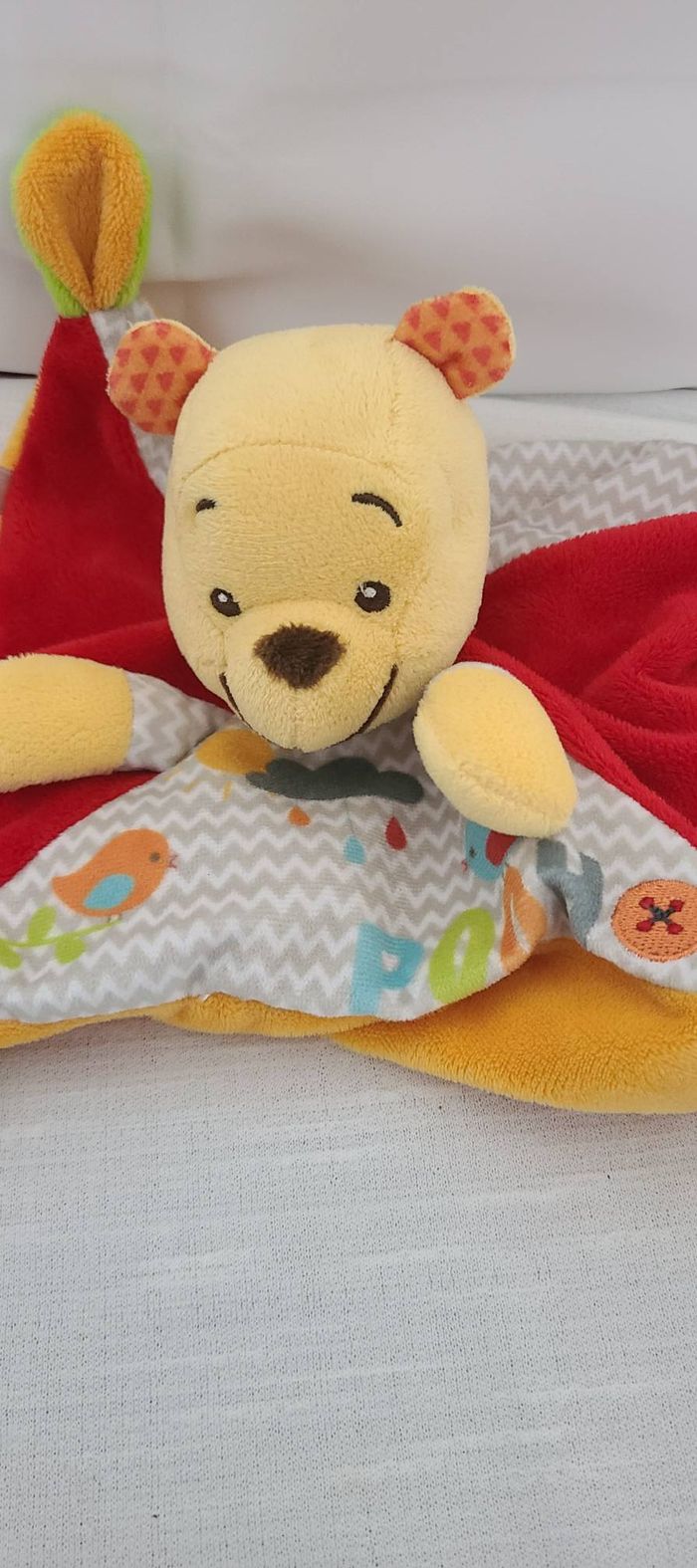 Doudou plat Winnie Pooh rouge orange oiseau attache tétine DISNEY
