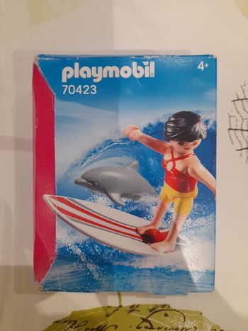 Playmobil surfeuse avec un dauphin 70423